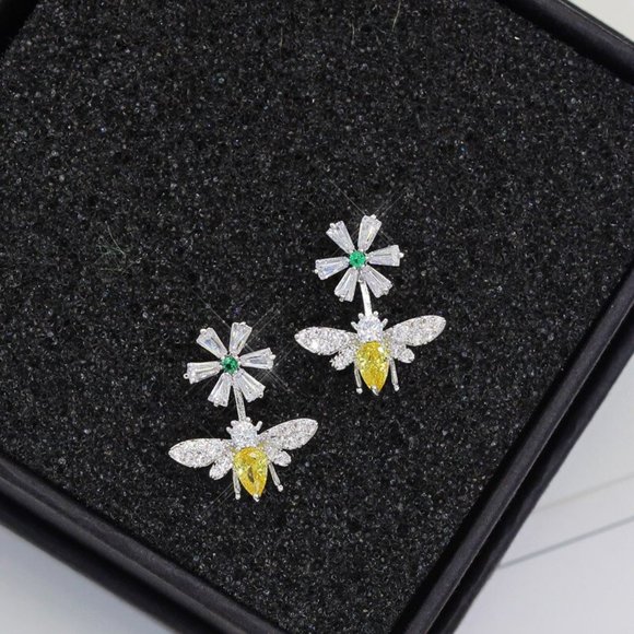 Jewelry - Honey bee earrings